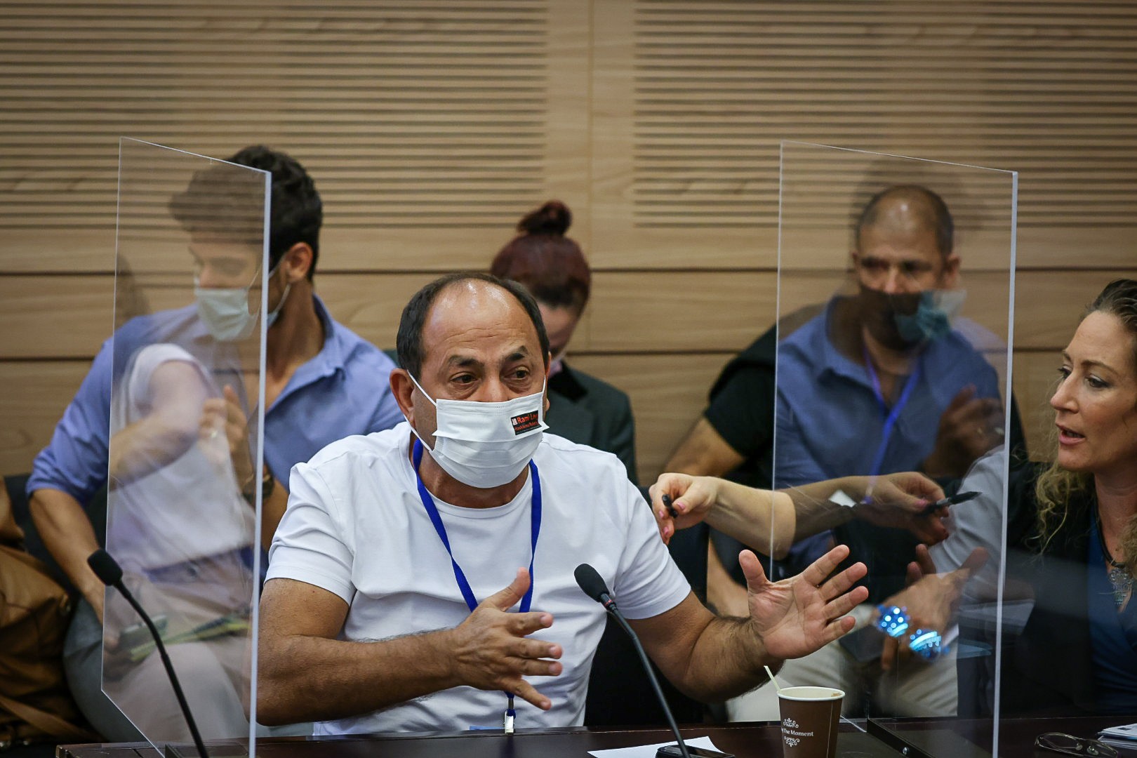 "מי אתם בכלל?": רמי לוי הורחק מהדיון בוועדת הכלכלה