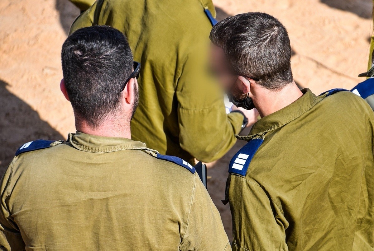 אישום: התחזה לקצין בתחילת המלחמה ונחשף למידע מסווג