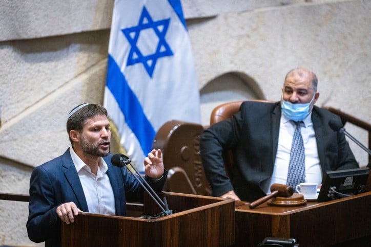 סמוטריץ ועבאס. צילום: אוליביה פיטוסי פלאש 90