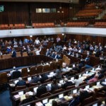 הטריק עבד: סער דחה את ההצבעה על הגבלת כהונת רה"מ לשבוע הבא