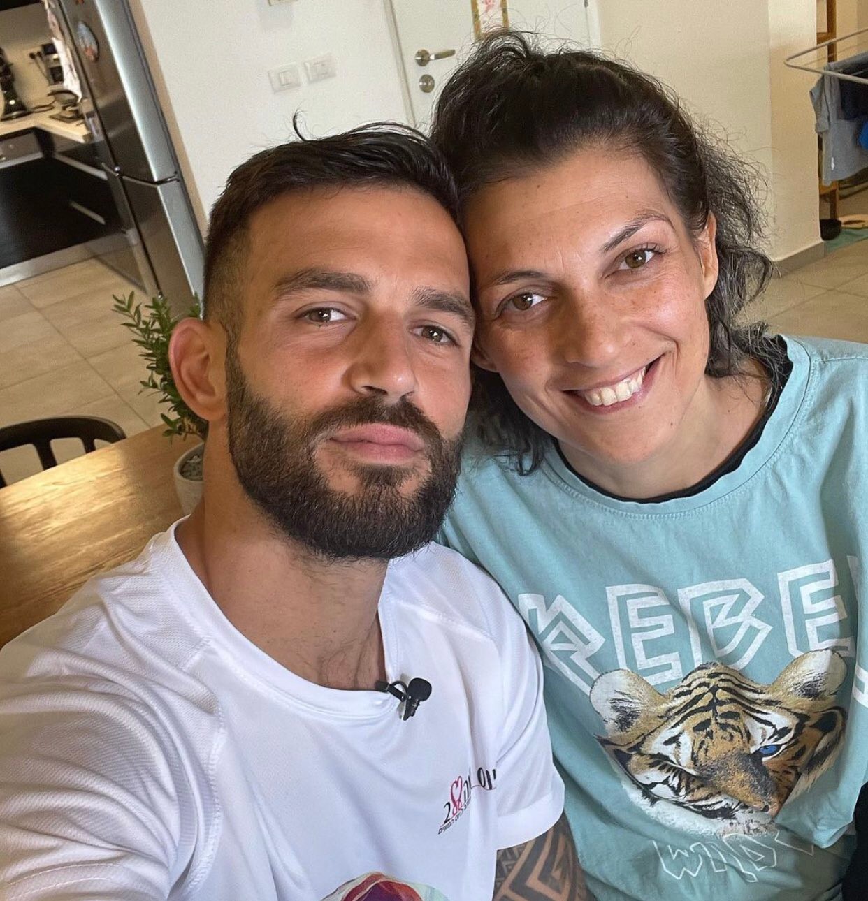 חנן ממן יחד עם אחותו אורית ממן ז"ל. צילום באדיבות המשפחה