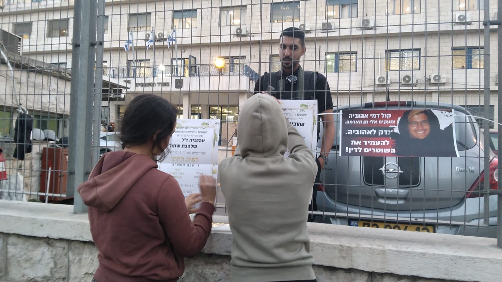 ארוסתו של אהוביה סנדק הזמינה את השופטים לחתונה בבית עלמין