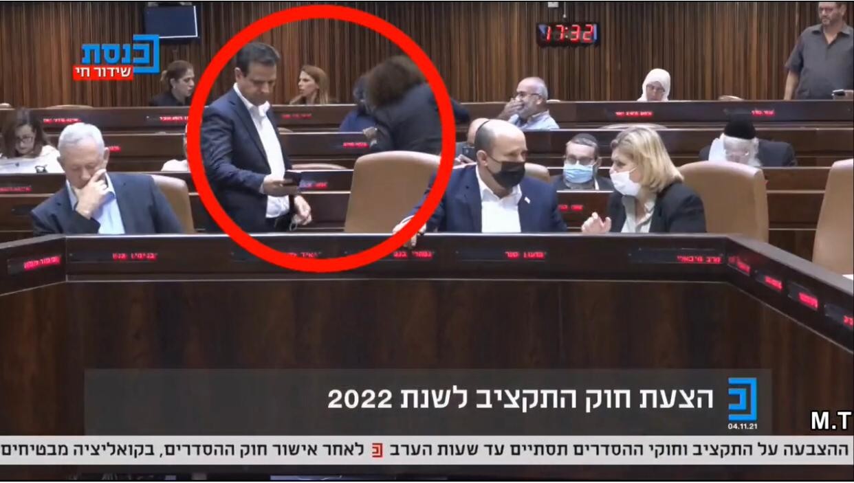 לאחר שצילם את מסמכי בנט, ח"כ בן גביר תקף: "מחבל!"