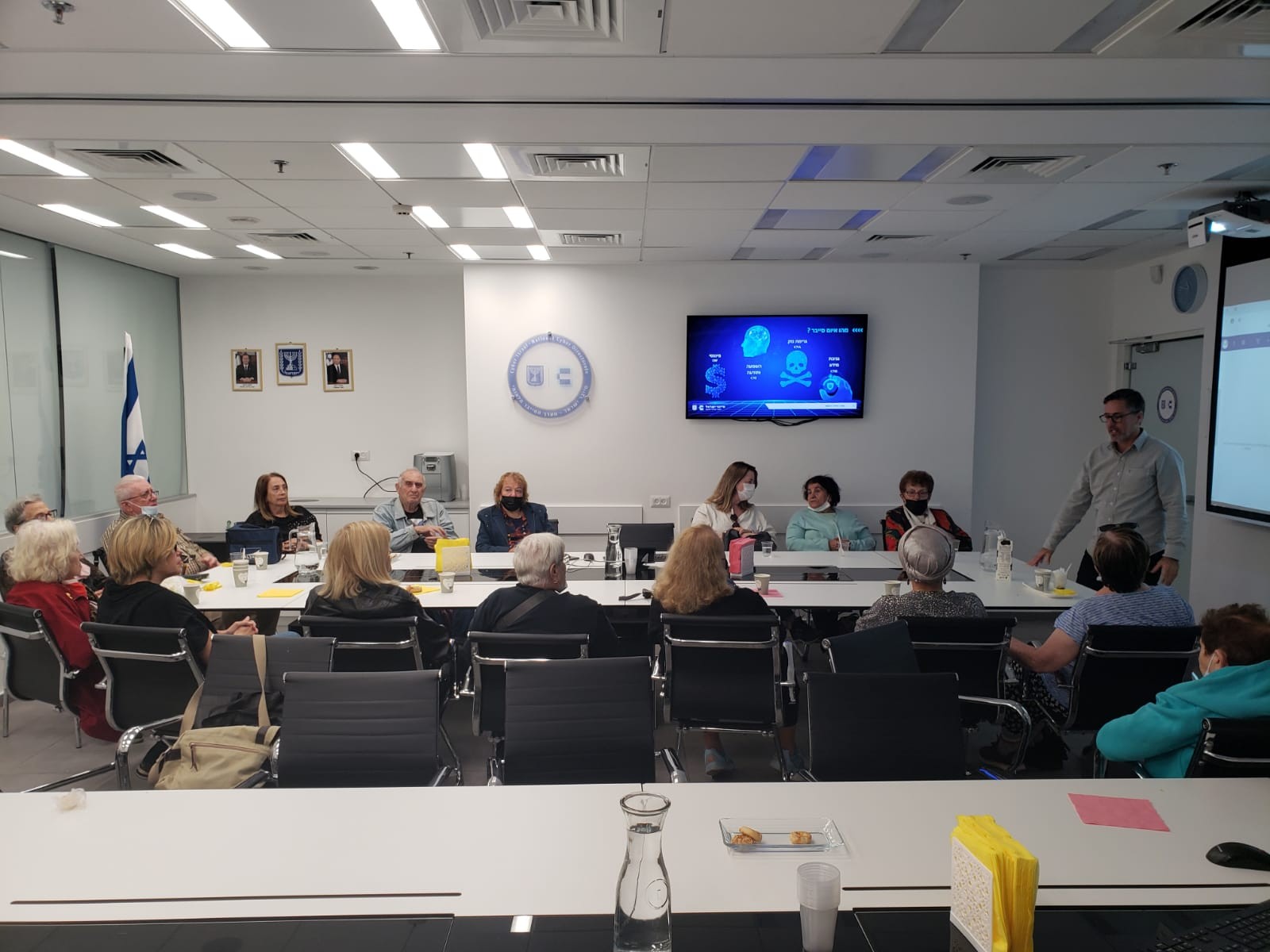 ביקור מיוחד של ניצולי השואה במרכז הסייבר הלאומי