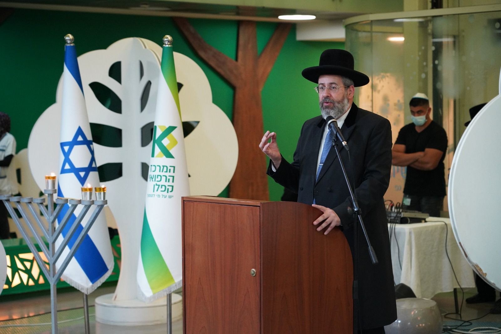 מרגש: הרב הראשי נפגש עם הרופאה שהצילה את בתו