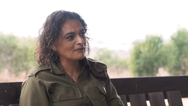 אופירה מגשימה את החלום אחרי 30 שנה ועולה על מדים | צפו