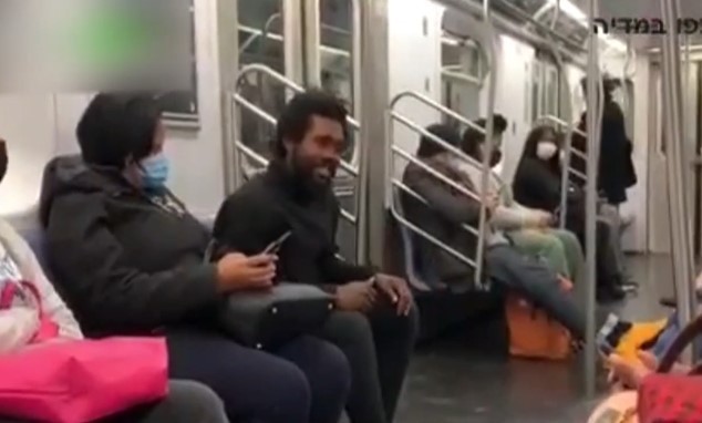 נתן את נעליו לחסר בית ברכבת: שליח חב"ד בפנמה בריאיון מרגש