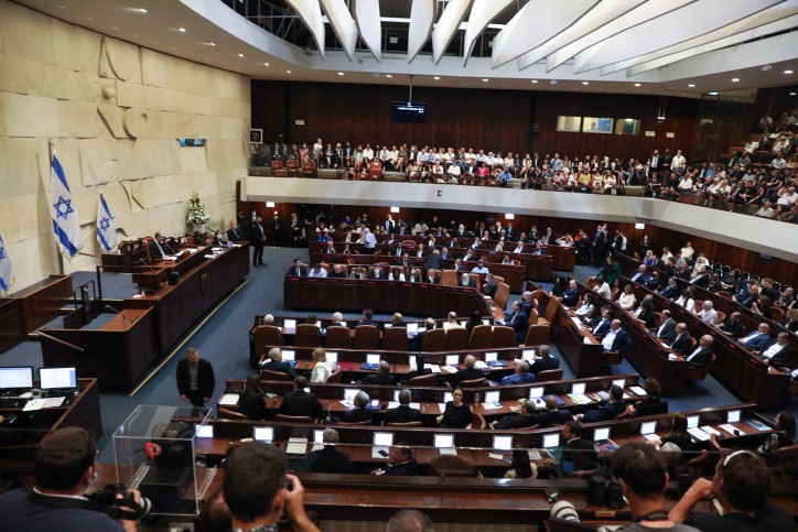 משבר קואליציוני? הממשלה אישרה חופש הצבעה על חוק האזרחות