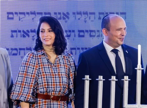 גלית דיסטל: חוששת שבנט שינה את ההמלצות לפי גחמותיה של אשתו