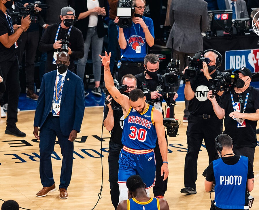 היסטוריה ב-NBA: סטף קרי שבר שיא של כל הזמנים | צפו