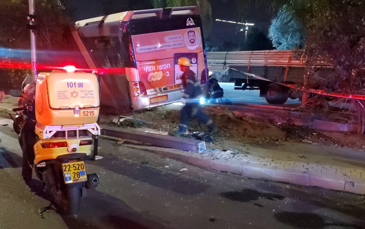 אישה בת 40 נהרגה לאחר שנפגעה מאוטובוס בתל-אביב
