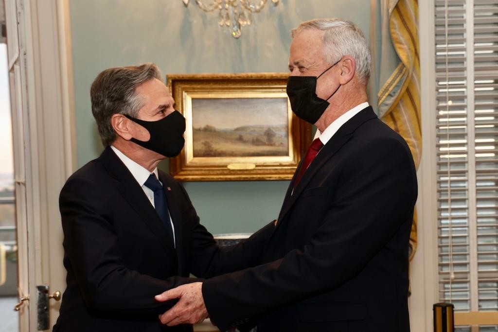 גנץ לבלינקן: מקדמים צעדים מול הפלסטינים