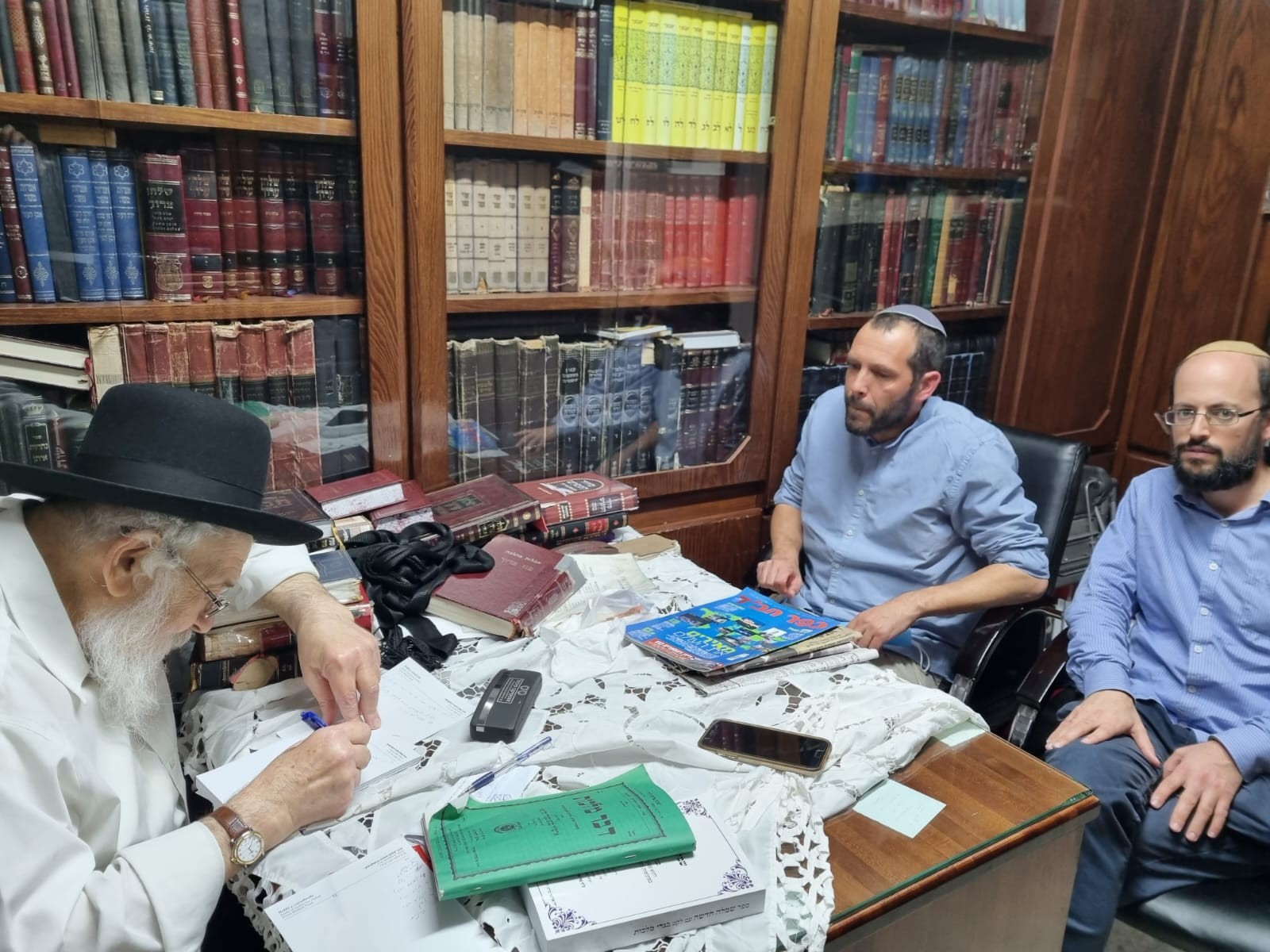 לראשונה: חב"ד מצטרפת למאבק נגד מסירת הכותל לרפורמים