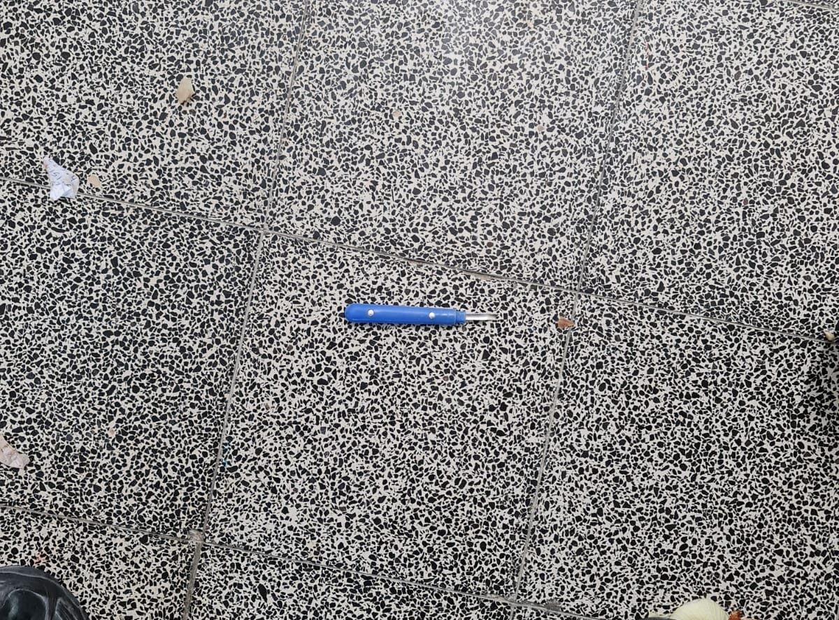 סוהר בכלא נפחא נדקר באגף החמאס, מצבו קל