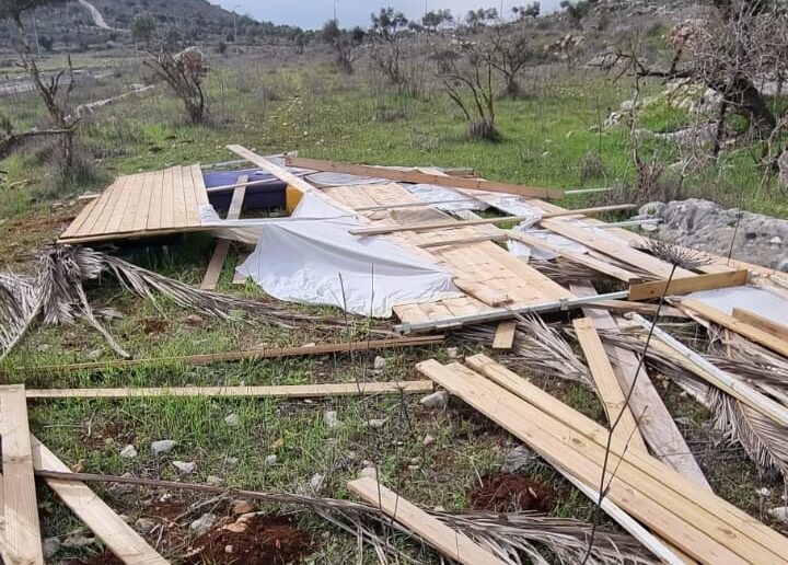 כוחות משטרה ומנהל אזרחי הרסו מבנים חקלאיים בכפר תפוח