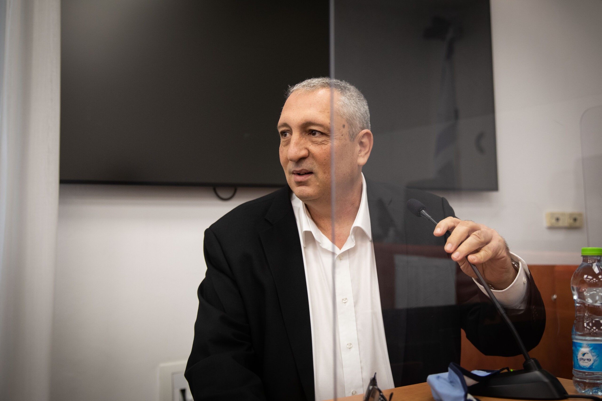 חפץ על תיק 2000: "מופרך לחשוב שנתניהו סבר שיש כאן שוחד"