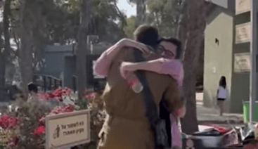 החייל הבודד פגש את משפחתו לאחר שנה | תיעוד מרגש
