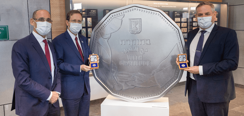 הוקרה לצוותי הרפואה: מטבע חדש של 5 שקלים יופץ מחר בישראל