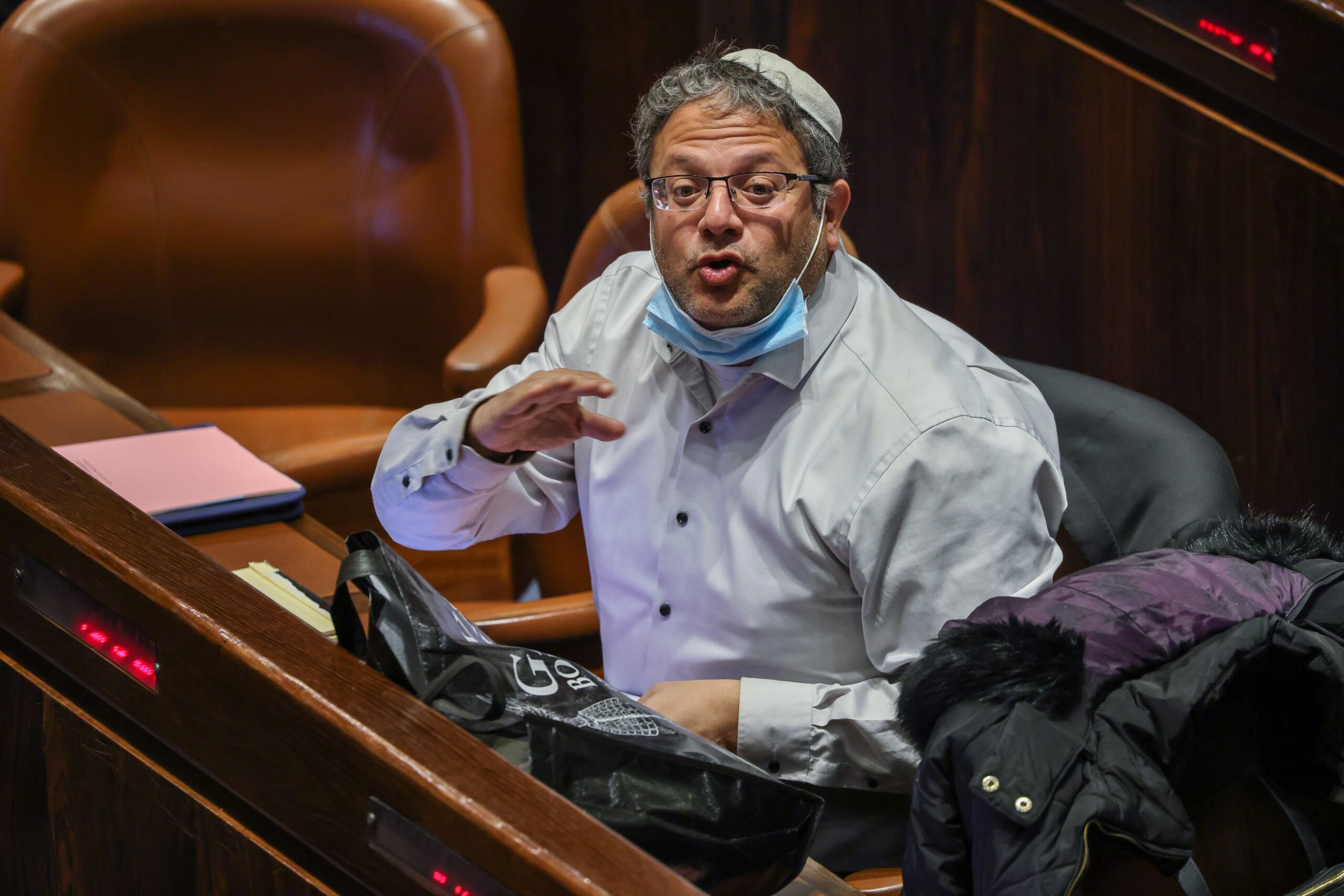 חילופי צעקות בכנסת | בן גביר: "אתה מחבל" טאהא: "גזען" | צפו