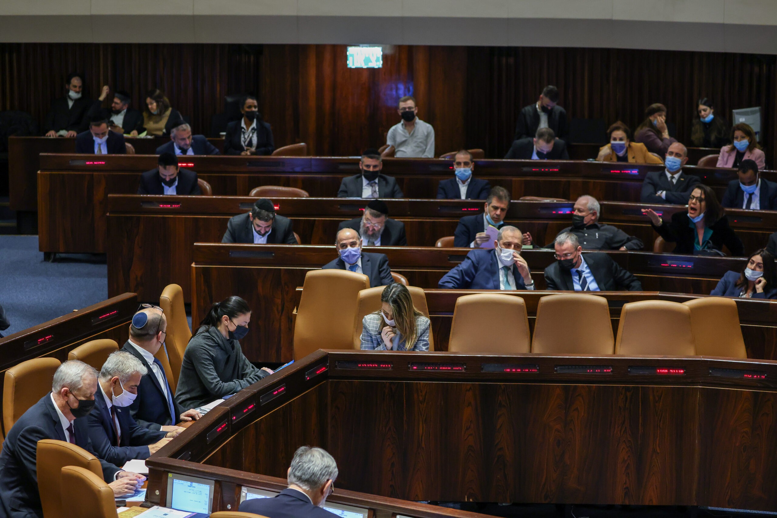 קרעים בקואליציה? רע"מ התנגדה לחוק חוות הבודדים