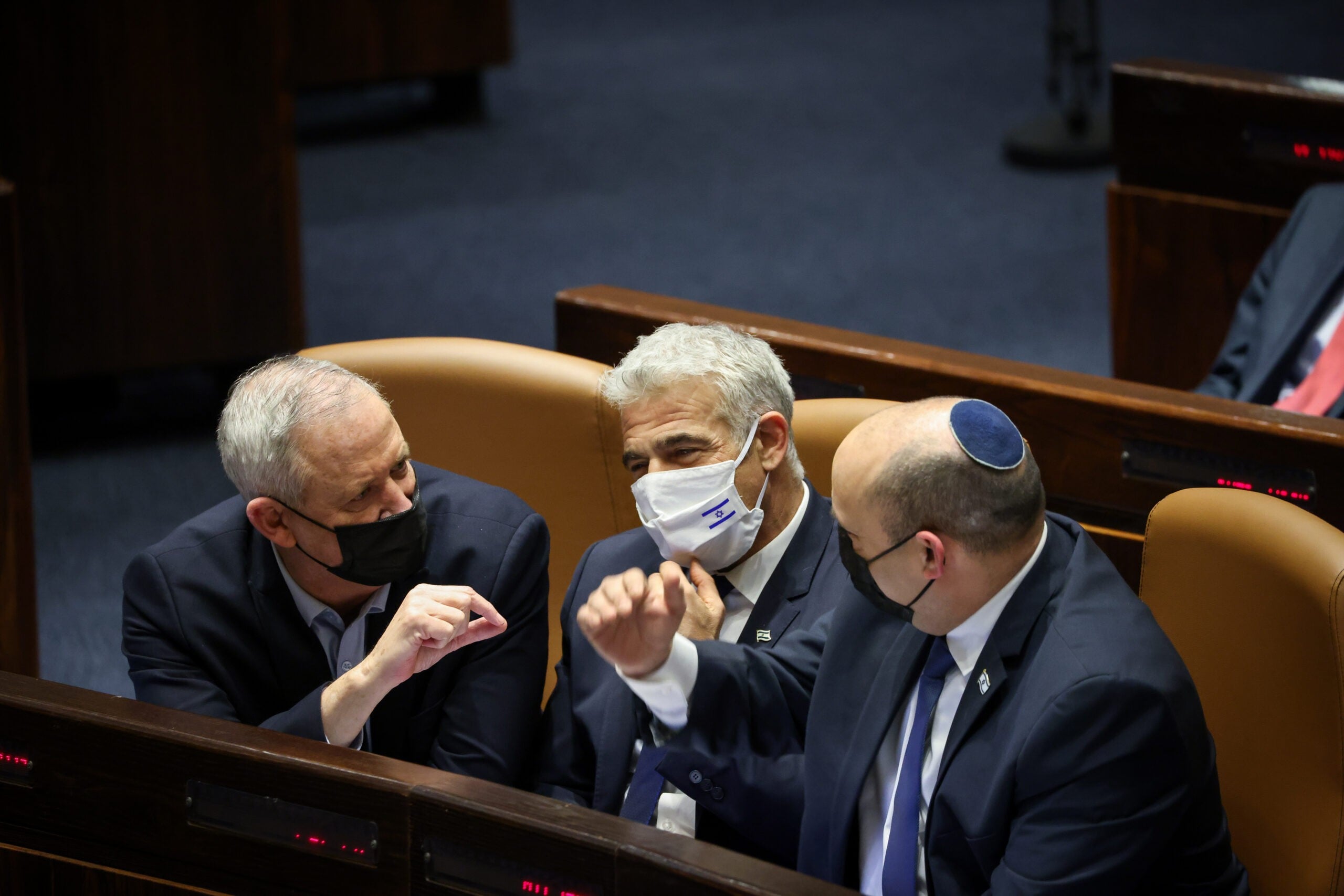 בנט, לפיד וגנץ | צילום: דוברות הכנסת
