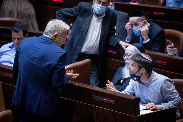 סמוטריץ' ולפיד. צילום: יונתן זינדל, פלאש 90