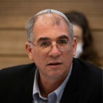 אורבך מפסיק להצביע עם הקואליציה עד העברת תקנות יו״ש