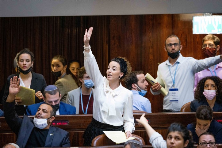 שוב בלבול בקואליציה: סילמן הצביעה בטעות ממחשבו של אביר קארה