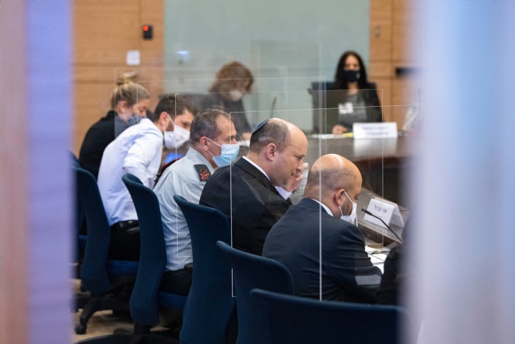 התחממות ביחסים? השיחה בין בנט לח"כ החרדי בישיבה הסגורה