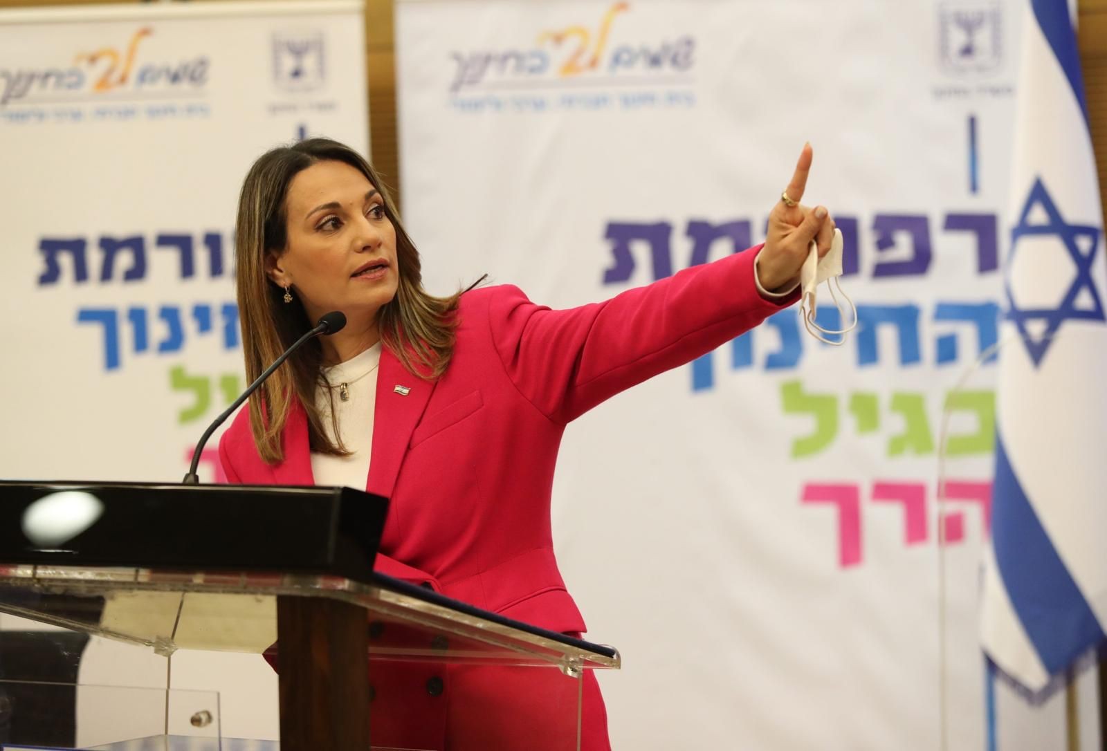 שאשא ביטון נגד גולדקנופף: "ממשלת הקיצוניים רוצה לפגוע בפעוטות"