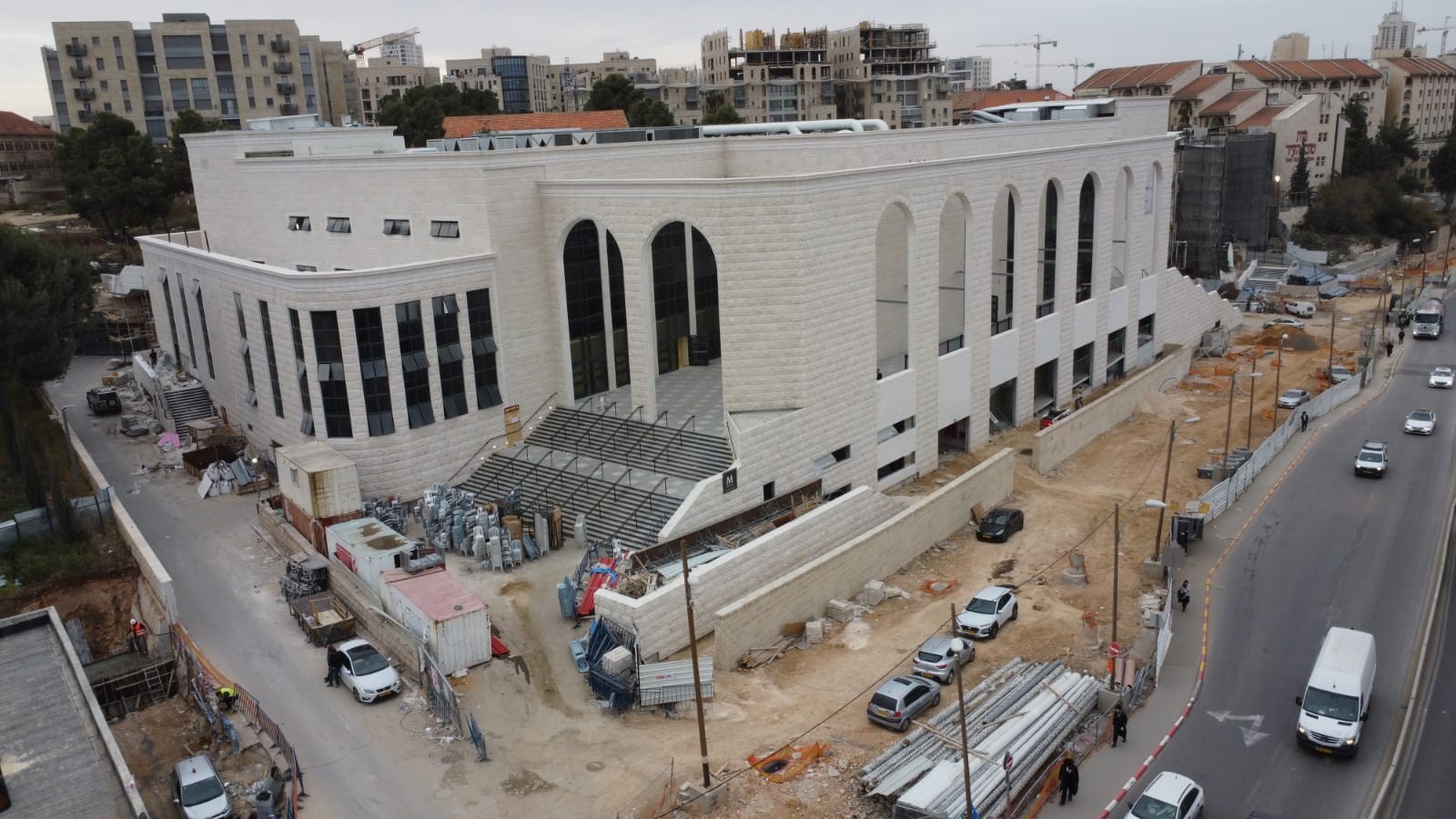 רה"ע משה ליאון העניק טופס 4 לבית הכנסת הגדול ביותר בעולם