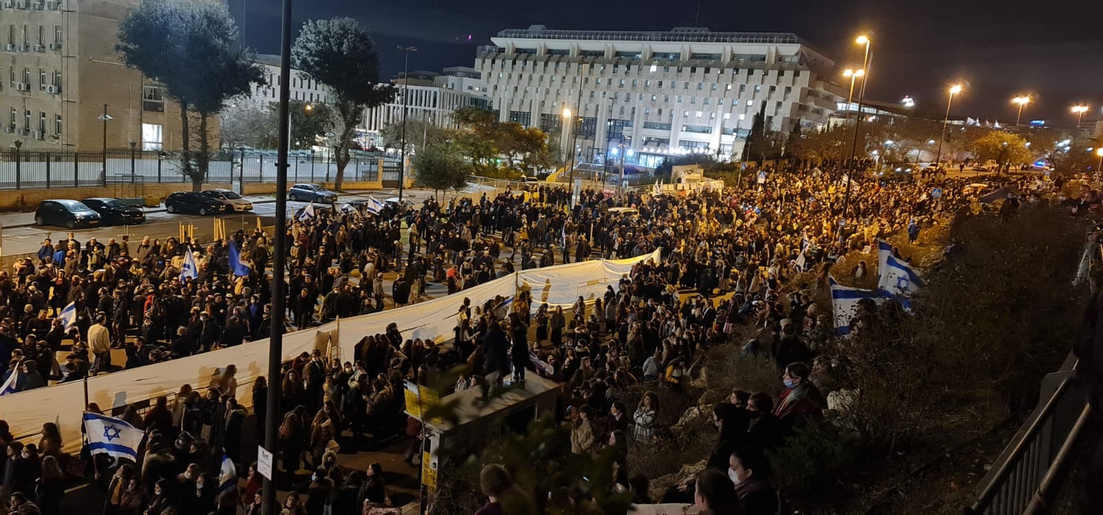עשרות אלפים הפגינו מול משרד רה"מ: "ארץ ישראל לעם ישראל"