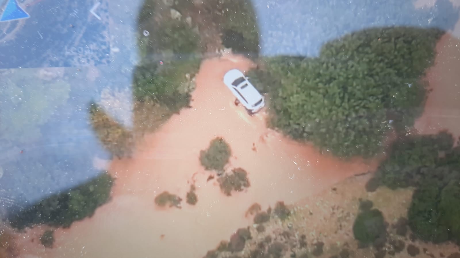 תמונת הרכב הנסחף מרחפן. קרדיט: מועצה אזורית שומרון.