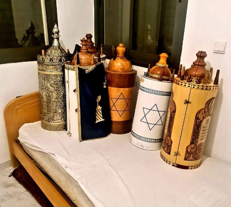 דרום ת"א: נמצאו ספרי תורה בשווי 150,000 ש"ח שנגנבו