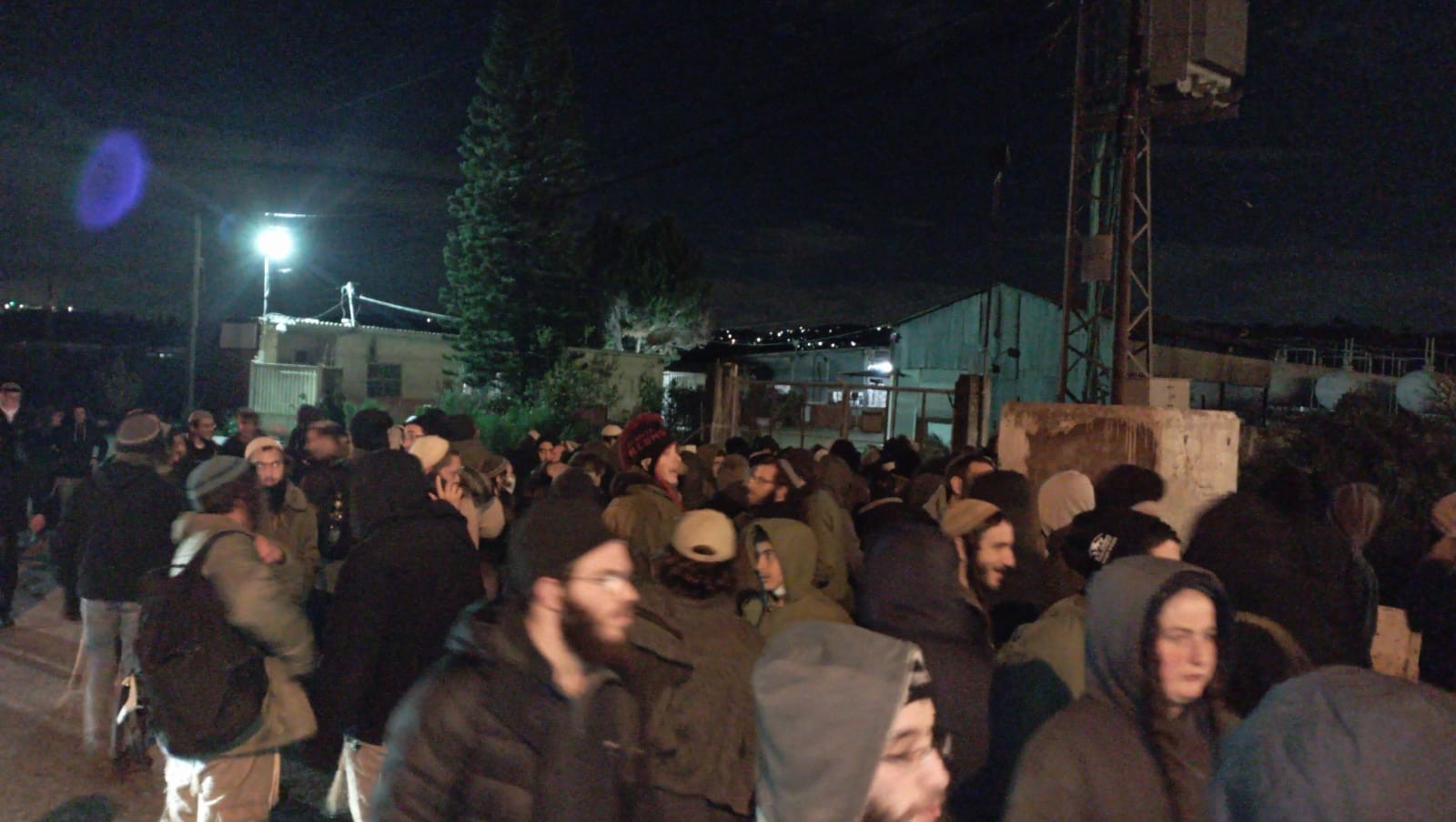 המאבק נמשך: מעל 1,200 בחורי ישיבה צועדים כעת לחומש