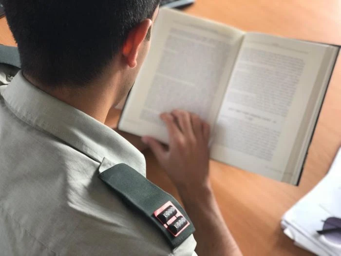 פחות חומר צבאי: חומרי הקריאה של קציני צה"ל נחשפים