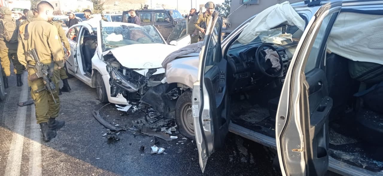שלושה חיילים נפצעו קל בתאונה בין רכב פרטי לצבאי בגוש עציון