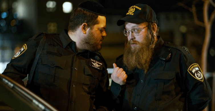 "מזל שגייסו אותנו למשטרה ולא לצבא" | 'ברדק' במערכון קורע