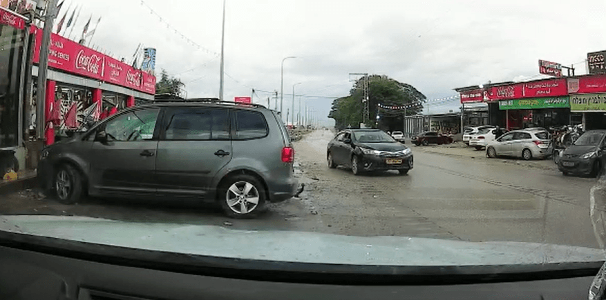 "נרצח אותך בכפר": עצרו לקנות שתיה והרכב נחטף כשהילד בפנים