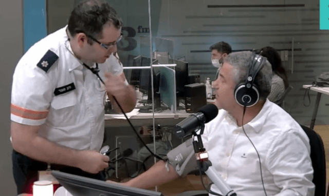"חוששים לשלומך": פראמדיק צמוד ליווה את ינון מגל בשידור