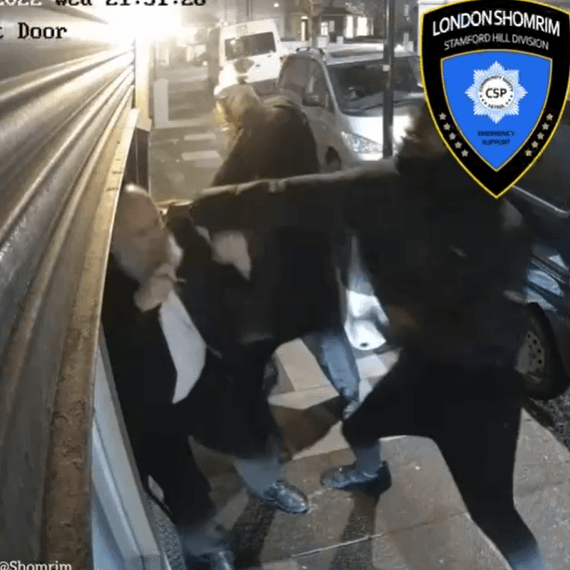 אנטישמי תקף שני יהודים מבוגרים בלב לונדון | צפו