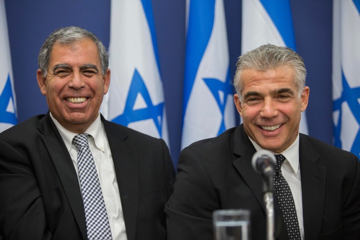יאיר לפיד ומיקי לוי, ארכיון. צילום: נועם רבקין פנטון, פלאש 90