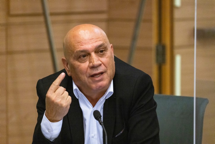 תחקיר חושף: האם השר פריג' סיפק שירות לעמותת חמאס?