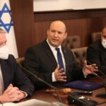 בנט עונה ליחיא סינוואר ועוקץ את נתניהו: "מתגעגעים למזוודות הדולרים"