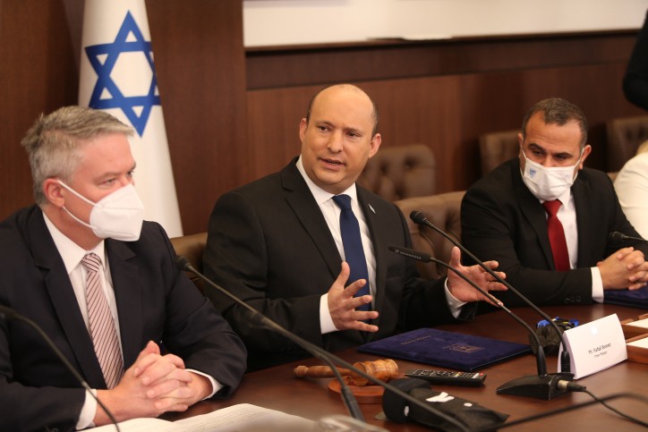 תגובתו של בנט לניסיון האיראני לרגל אחריו בעזרת תושב יבנה