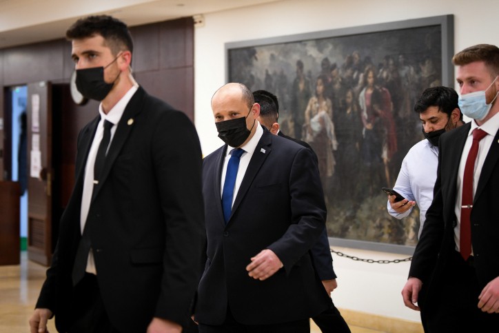 "בנט ירד מהארץ - כאן הוא לא יהנה מהתואר 'ראש הממשלה לשעבר'"