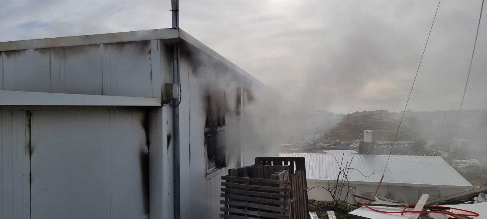 שריפה פרצה בשכונת גל בקריית ארבע: מוקד השריפה בחדר הילדים