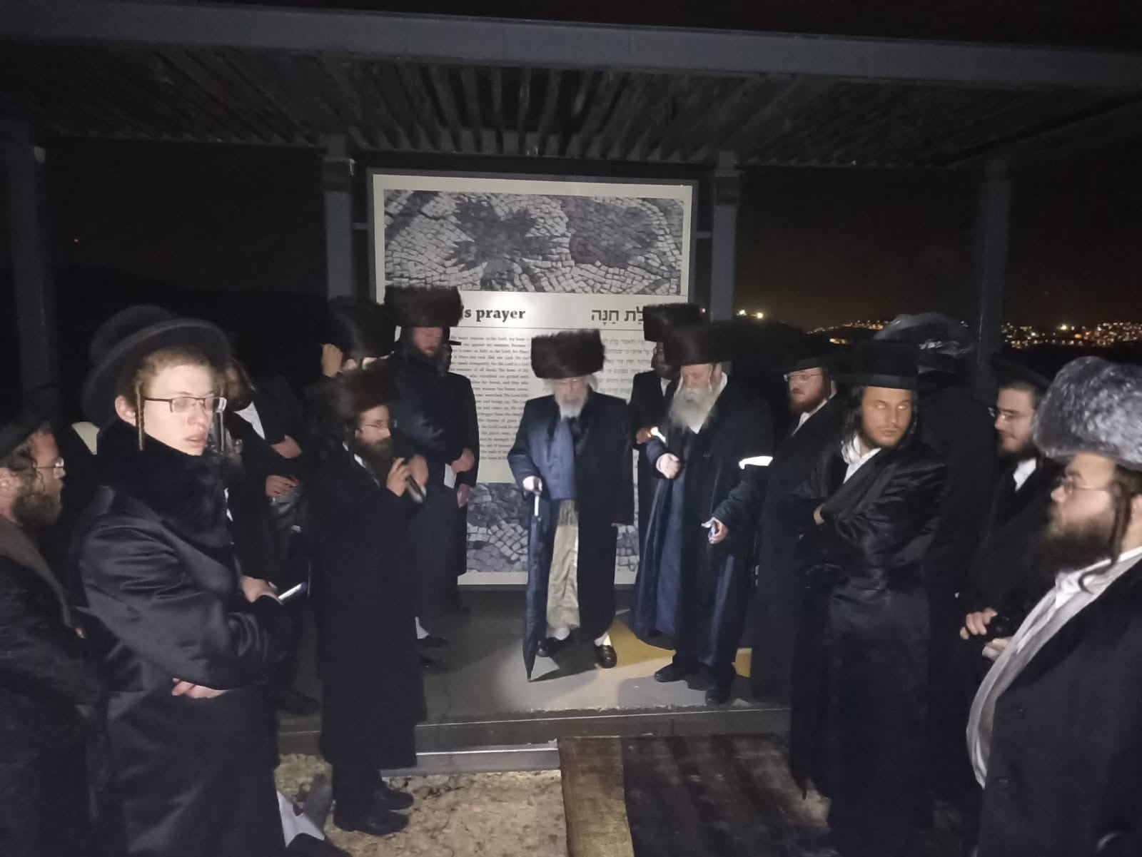 האדמו"ר ממאה שערים ערך טיש בבנימין