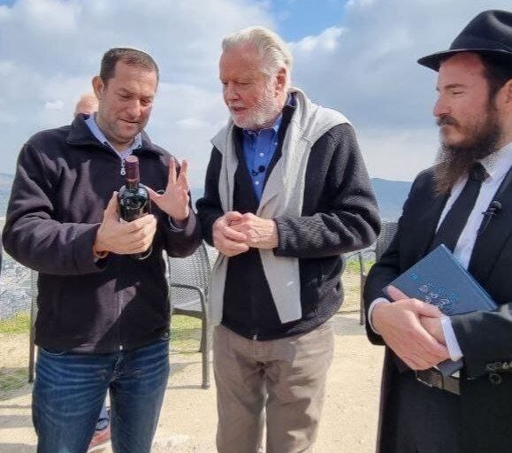 כוכב הקולנוע ג'ון וויט בשומרון: "לא גדה - לב ארץ ישראל"