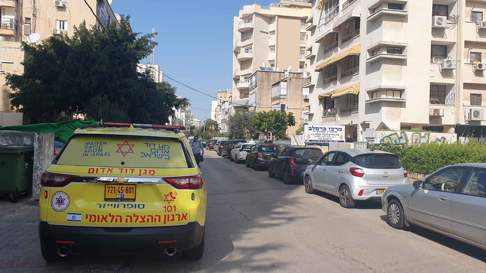 פועל כבן 50 התחשמל למוות על גג בניין בנתניה